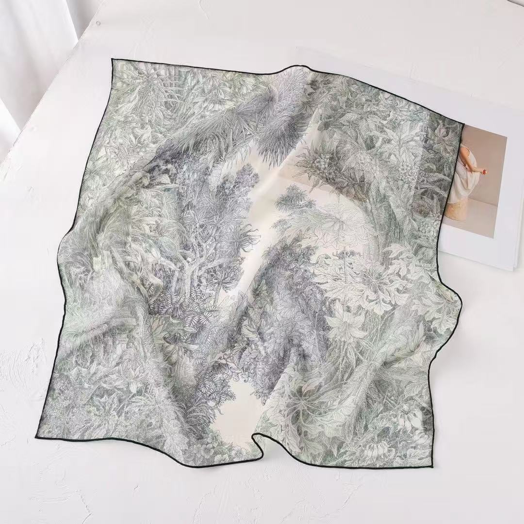100% Mulberry Silk Women's Square Scarf 68 × 68 cm – Hand-Rolled Printed Silk Neck Scarf