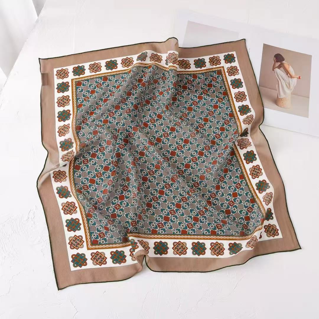 100% Mulberry Silk Women's Square Scarf 68 × 68 cm – Hand-Rolled Printed Silk Neck Scarf